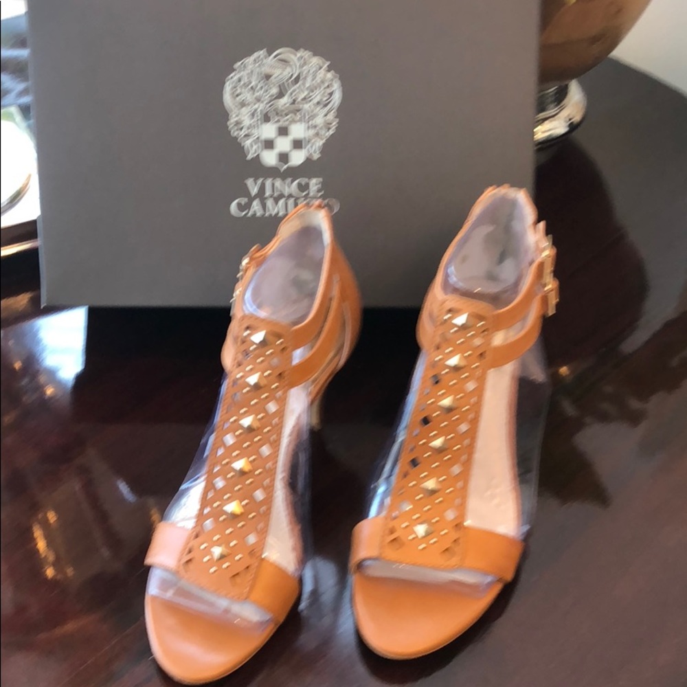 Vince Camuto tan leather kitten heel